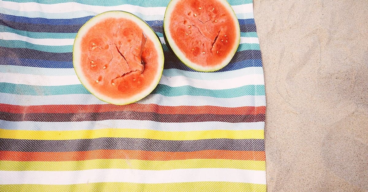 How to Plan a Romantic Beach Picnic