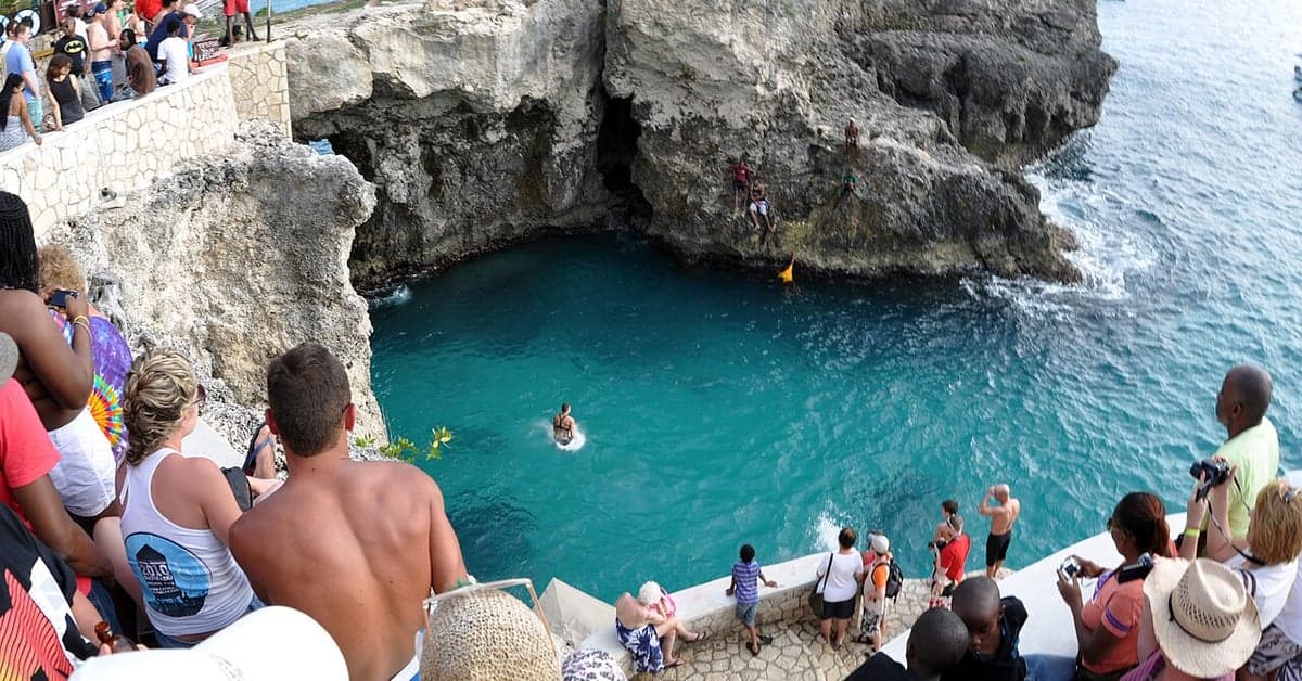 Montego Bay vs Negril: Which Jamaica Beach Is Right for You?