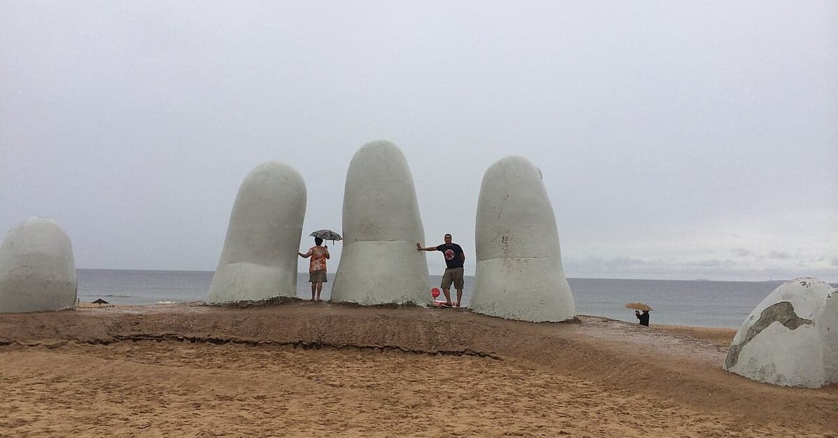 La Mano sculpture on Playa Brava, Punta del Este