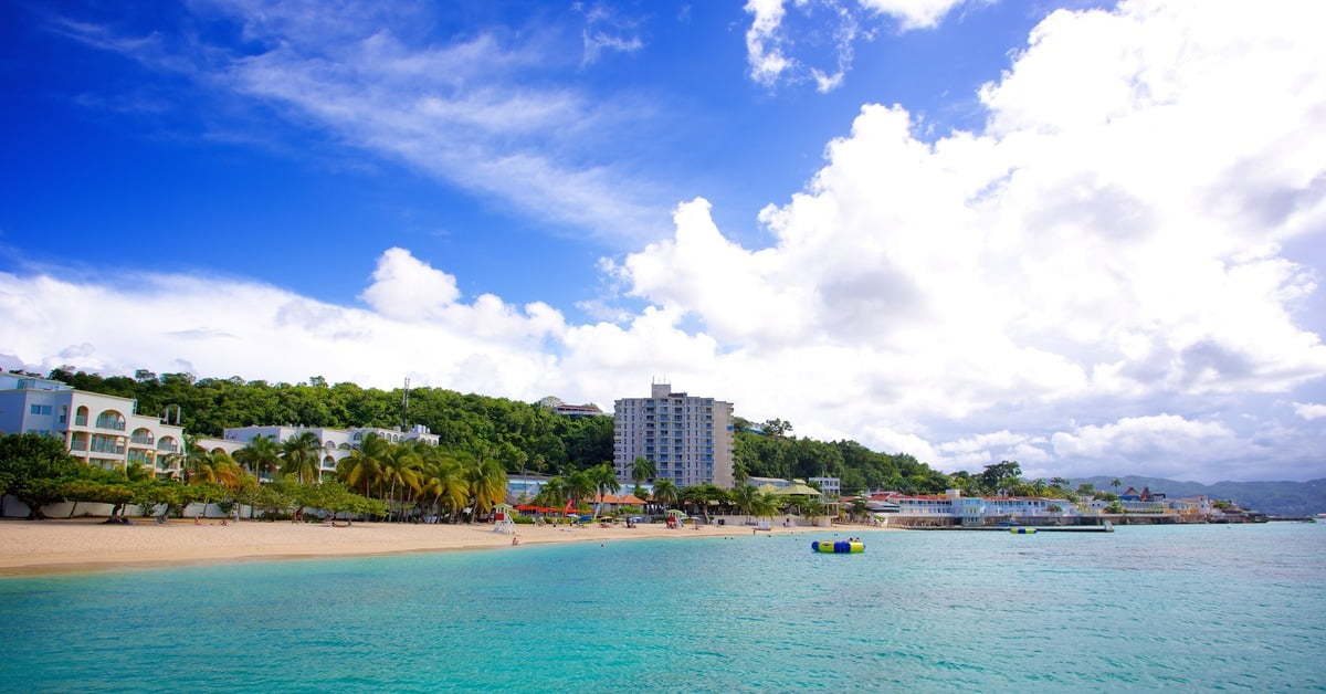 Dickenson Bay in Antigua with turquoise water and white sand