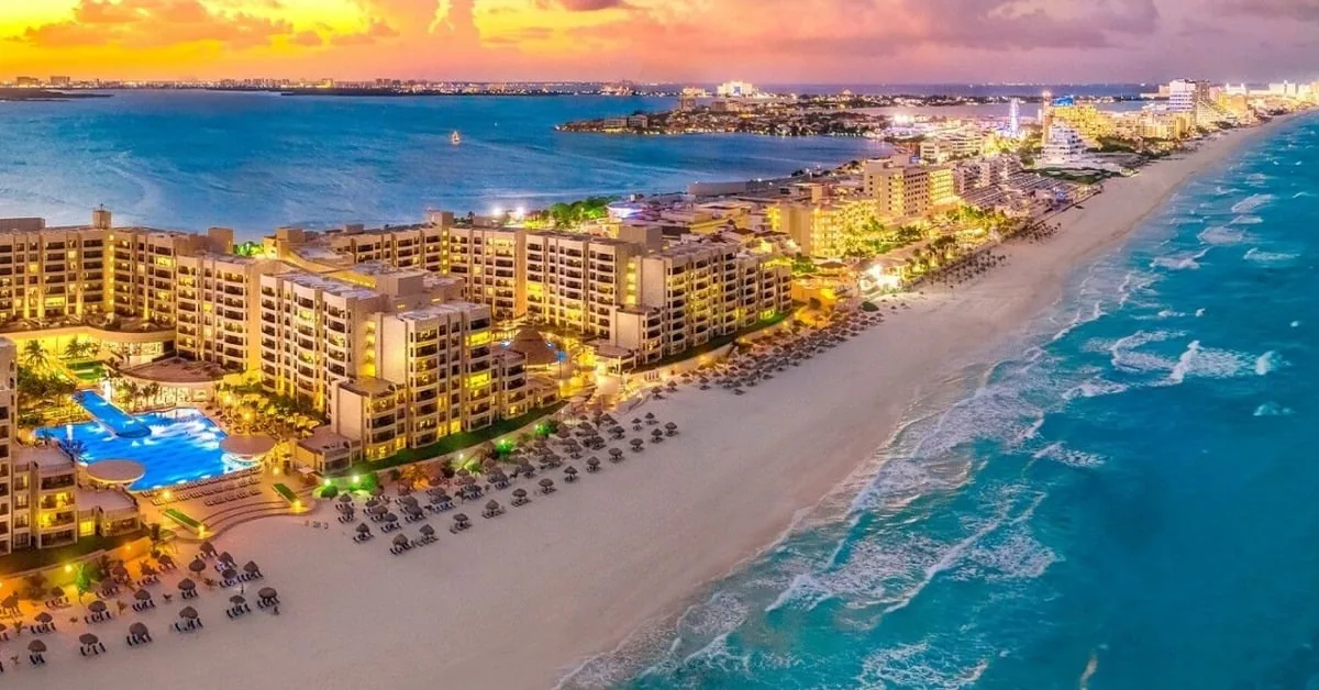 Pristine white sand beach in Cancun, Mexico with turquoise Caribbean waters