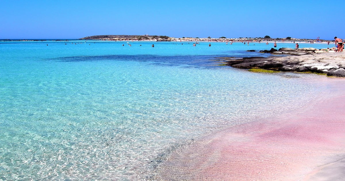 Pink-tinged sand and shallow lagoon waters at Elafonissi Beach in Crete, Greece