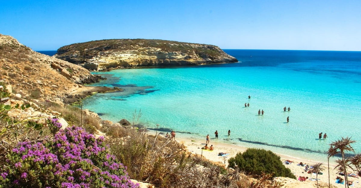 Turquoise paradise of Spiaggia dei Conigli (Rabbit Beach) on Lampedusa, Italy