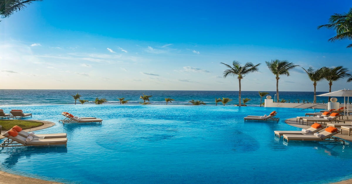 Le Blanc Spa Resort Cancun overlooking the turquoise Caribbean Sea