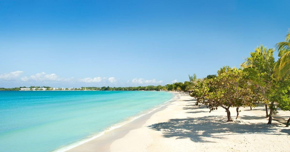 Couples Negril resort beachfront with white sand and turquoise Caribbean waters