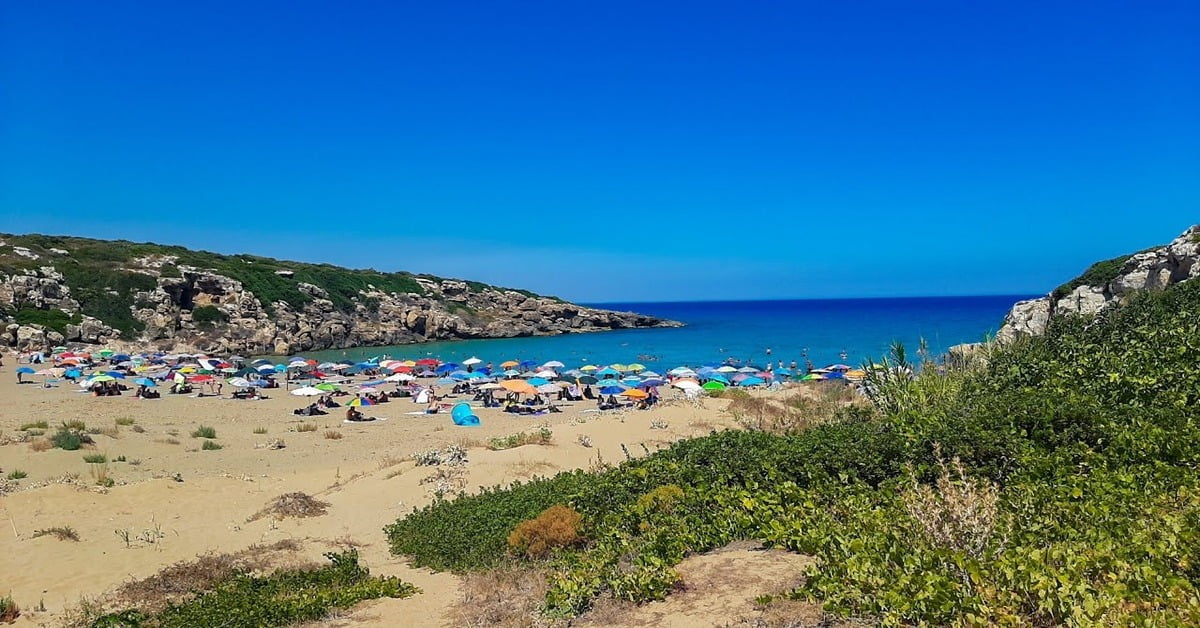 Calamosche beach tucked between rocky cliffs in the Vendicari Nature Reserve, Sicily